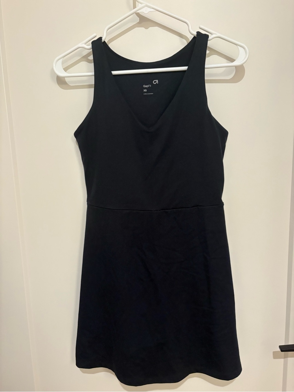 GAP Black V-Neck Sleeveless A-Line Dress